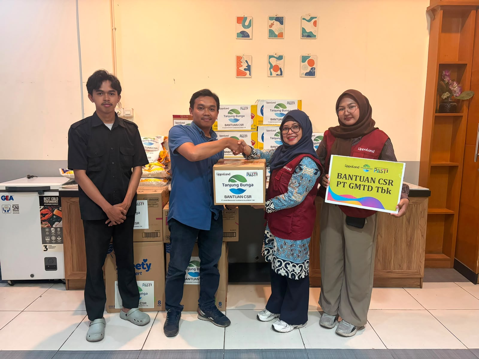 GMTD Salurkan Bantuan CSR untuk Warga Terdampak Gempa Bumi di NTT melalui Forum CSR Sulsel